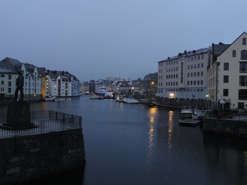 DSC08626.jpg - Ålesund as dusk fell - it was around 3pm
