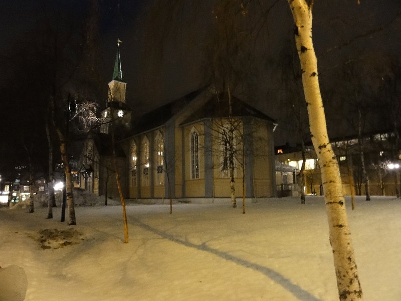 DSC08712.jpg - the wooden Church by the quay in Tromso
