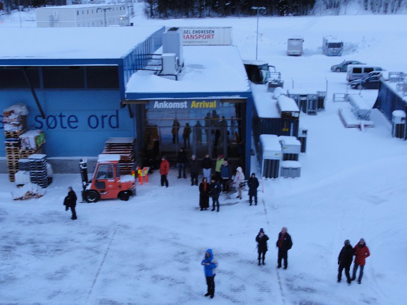 DSC08864.jpg - meeting the ferry