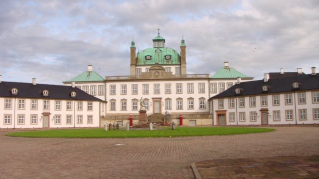 fredensborgcastle.jpg