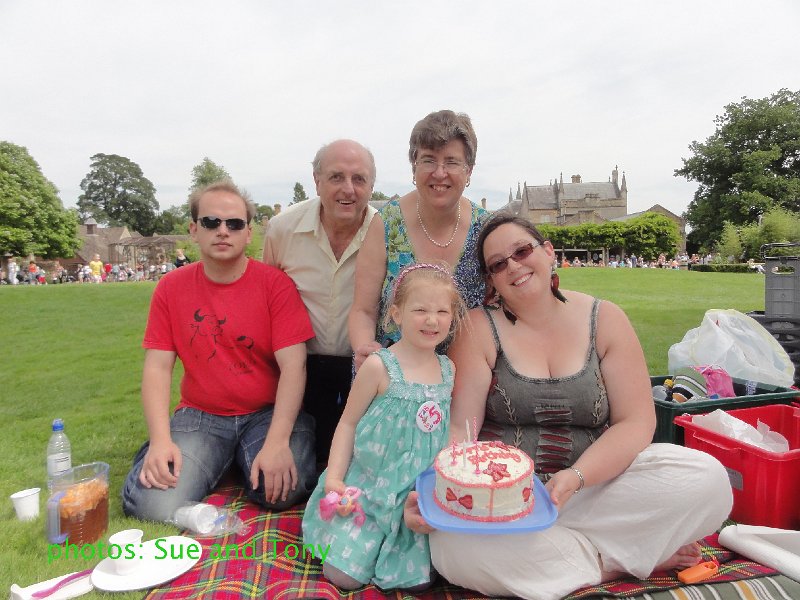 untitled_shoot-05725.jpg - Granddad, Granny Sue, Uncle Tom, Mummy and the birthday girl